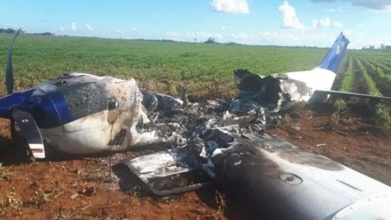 EL EJÉRCITO MEXICANO ASEGURO OTRA NARCOAVIONETA CALCINADA EN BACALAR