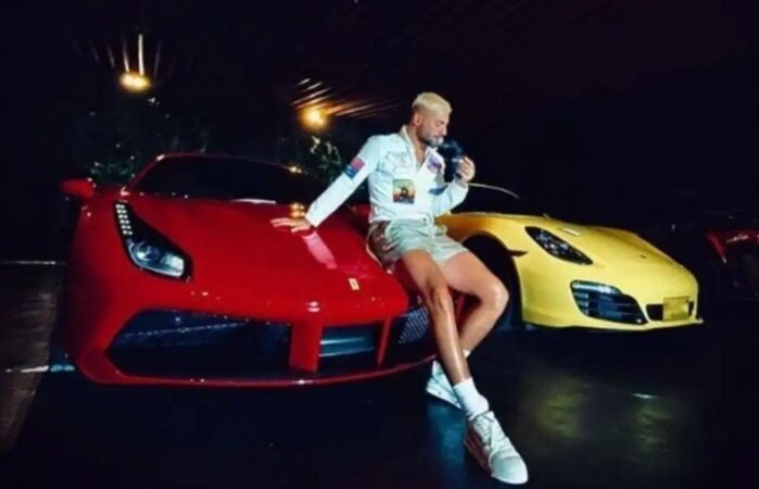 MALUMA PRESUME SU INCREÍBLE COLECCIÓN DE AUTOS DE LUJO EN MEDIO DE LA CUARENTENA