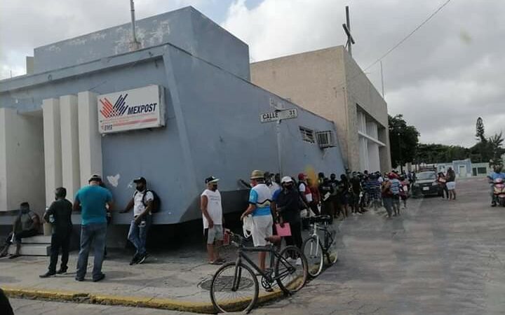 PESCADORES DE PROGRESO HACEN LARGAS FILAS ANTE EL PAGO DEL PROGRAMA BIENESTAR PARA EL PESCADOR.