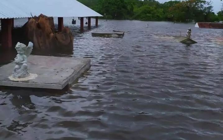 CRISTÓBAL SEPULTA BAJO LAS AGUAS EL CEMENTERO DE DZITÁS