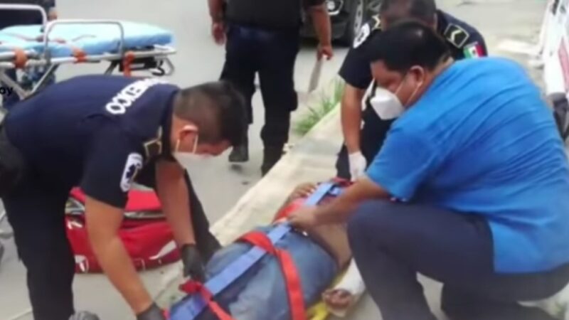 TRABAJADOR DE IZZI CAE DE UNA ESCALERA Y SE ROMPIÓ UN BRAZO EN EL CENTRO DE MÉRIDA
