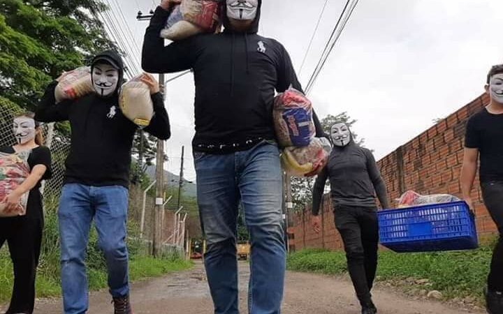 HÉROES SIN ROSTRO ENTREGAN MERCANCÍAS A PERSONAS DE ESCASOS RECURSOS