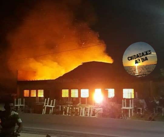 SE QUEMA RESTAURANTE DE COMIDA MAYA, NUNCA LLEGARON LOS BOMBEROS NI PROCIVY