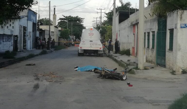 UNA PIPA APLASTO Y MATO EN UNA ESQUINA SIN SEÑALAMIENTOS A UN REPARTIDOR DE PIZA EN KANASÍN