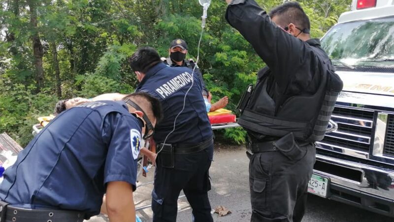 Policías de Cuncunul y paramédicos de la SSP auxiliaron a un campesino que se disparó accidentalmente en un brazo