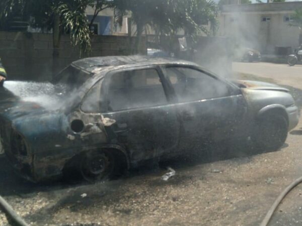 Por jugar al mecánico incendia su Chevy Moza en Kanasín