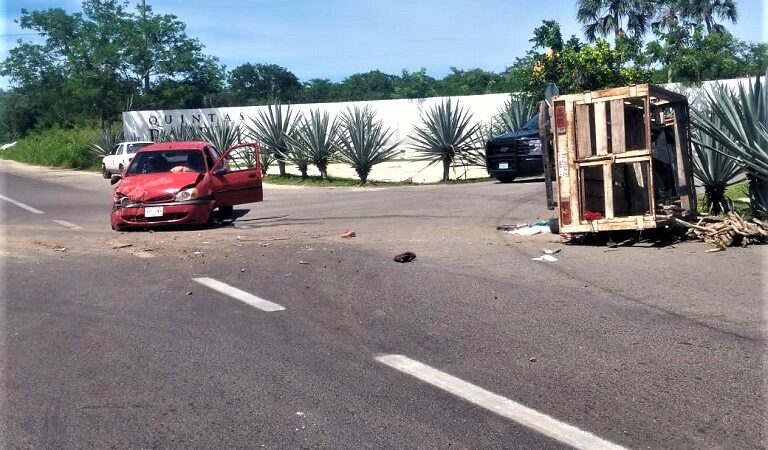 Chocan a una estaquita, vuelca y deja tres lesionados