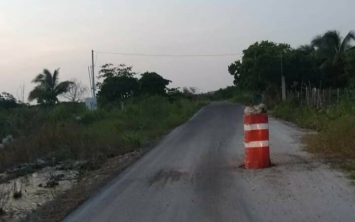 Tremendo bache pone en riesgo la vida de ciudadanos Yobain y Chabihau.