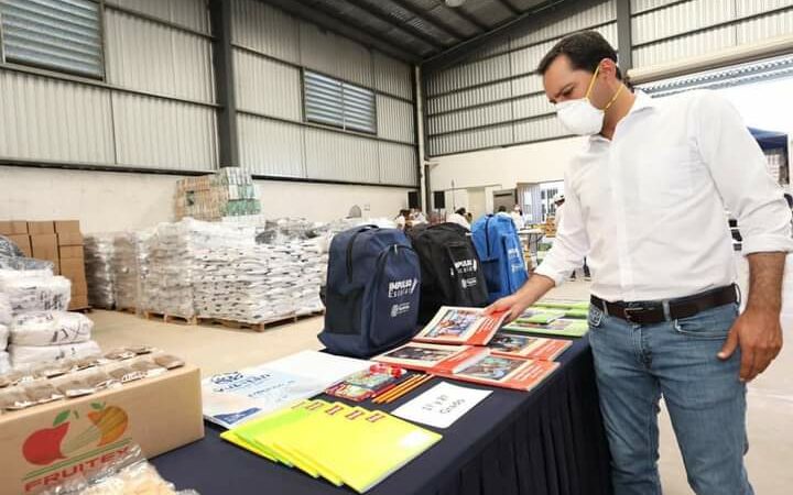 Alumnos de primaria y secundaria recibirán útiles y uniformes escolares del gobierno de Yucatán