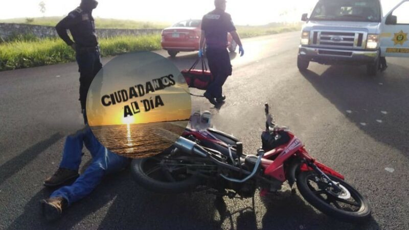 Conductores auxilian a motociclista accidentado en la carretera federal n la Mérida -Tizimín