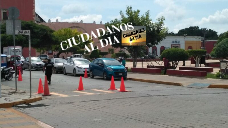 Motuleños piden se le cobre infracción a regidora por estacionarse en franja amarilla