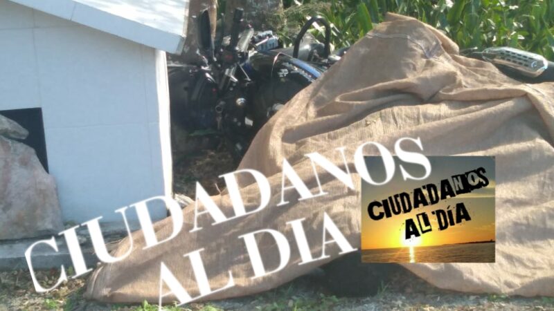 Un motociclista choca contra un osario en Dzilam González y muere instantáneamente
