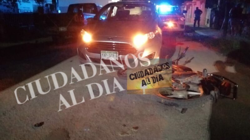 Ebrio choco contra un fiesta y se dio a la fuga en Motul, abandono su moto.