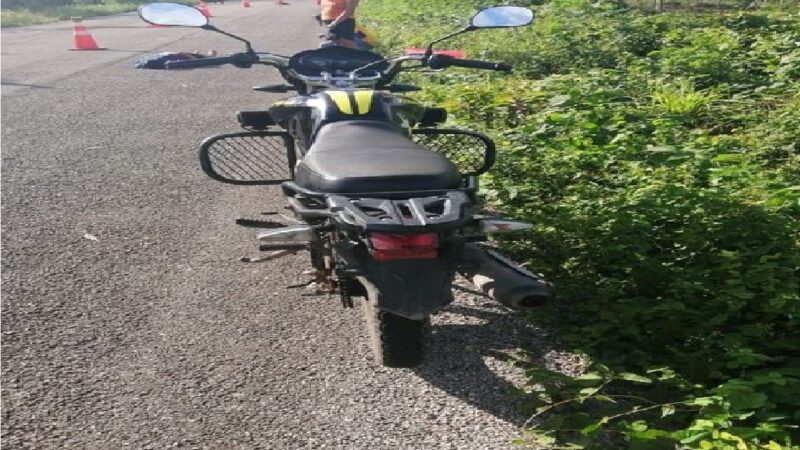 Vota a su madre de una motocicleta y muere instantáneamente en Popolnah