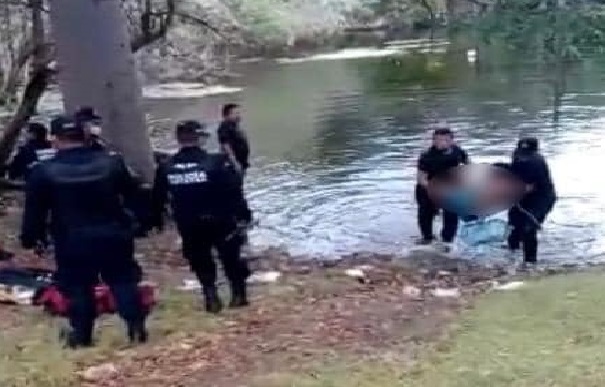 Por intentar rescatar su balón de fútbol muere ahogado en el parque hundido de San José Tecoh