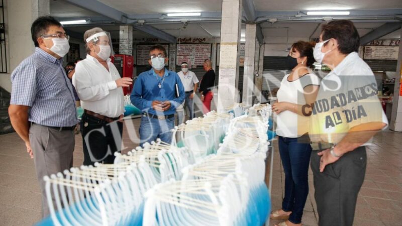 Locatarios de los mercados Lucas de Gálvez y San Benito, recibieron caretas