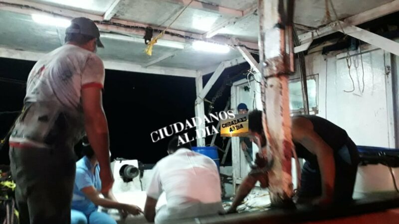 Personal de la Secretaría de Marina rescato en altamar a pescador que convulsionó