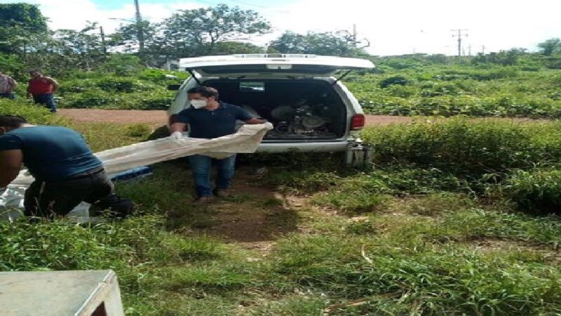 Septuagenario salió a caminar y falleció en el campo de béisbol