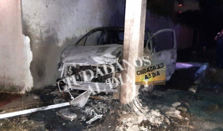 Tres ebrios se salvaron de morir quemados dentro de su coche en el periférico de Mérida