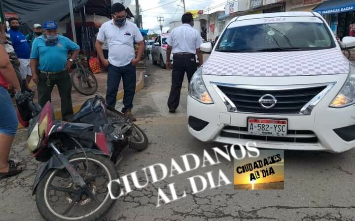 Un taxista distraído chocó a una motociclista en el centro de Tizimín
