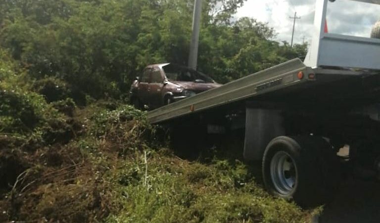 Se rompió la rótula de su Chevy y se salió de la carretera en el tramo Panabá- Sucilá