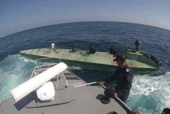 SEMAR detuvo en Huatulco a cuatro colombianos en un submarino con cocaína