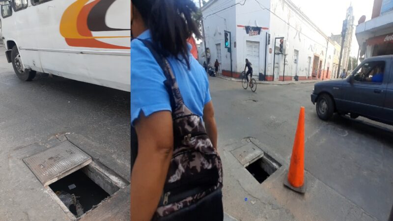 Un pozo de drenaje destapado junto al Centro Materno un peligro para mujeres embarazadas