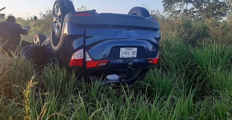 Por ir a exceso de velocidad vuelca en la vía Colonia Yucatán- Tizimín