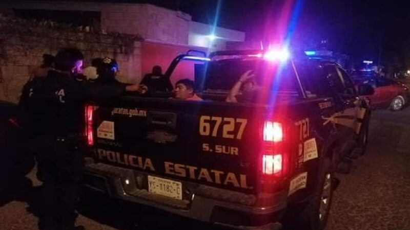 Dos ebrios terminan su parranda en la cárcel, chocaron a contra un Jetta estacionado