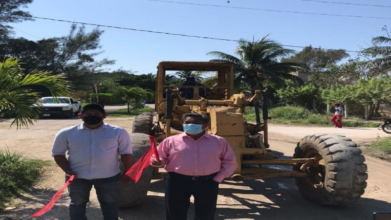 Solo porque buscará su reelección el alcalde de Telchac Puerto bacheará una calle