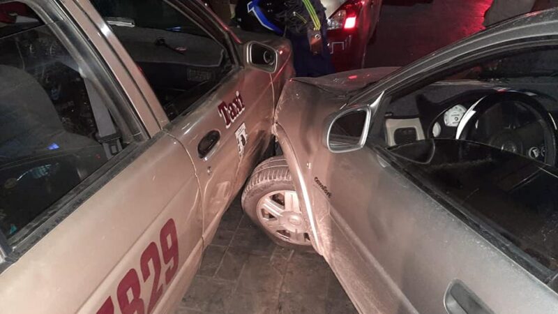 Ebria choca contra un taxi estacionado frente el ADO de Valladolid, fue detenida