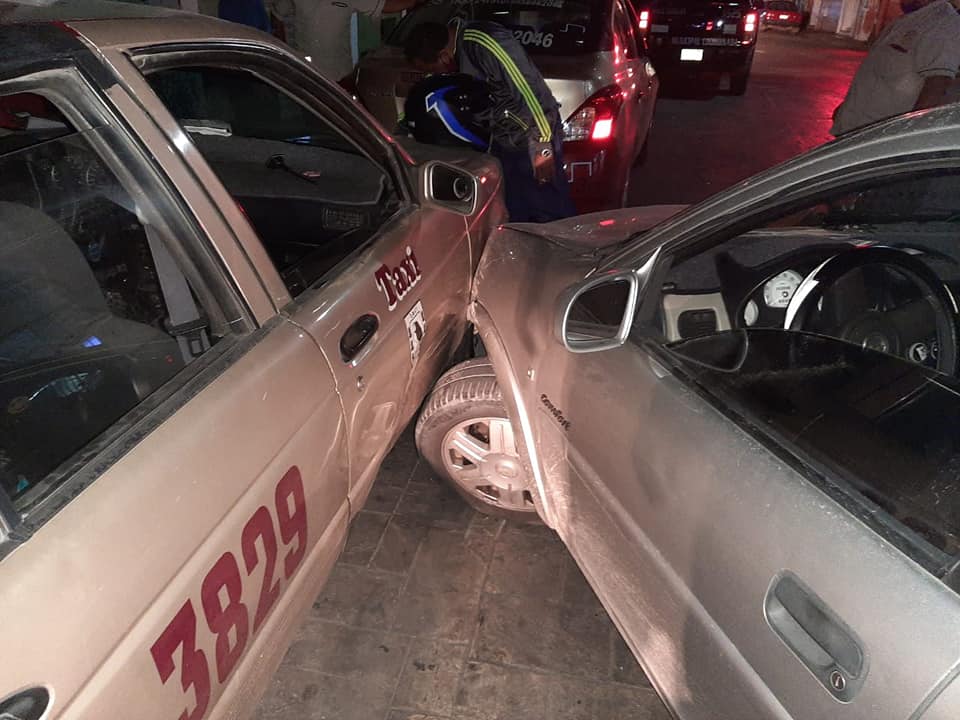 Ebria choca contra un taxi estacionado frente el ADO de Valladolid, fue detenida