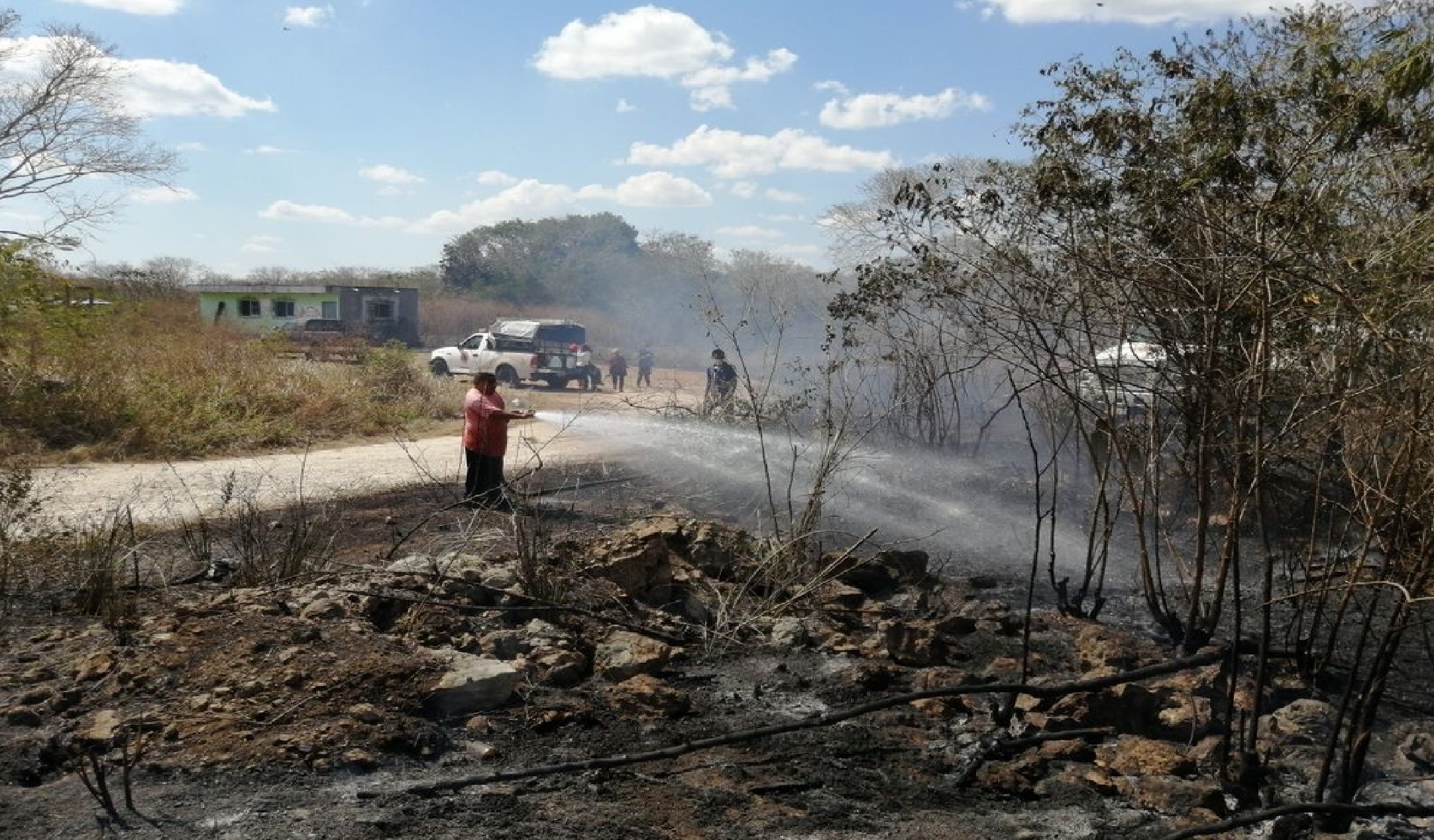 El local de la ganadera de Motul se salvó de quemarse de voraz incendio