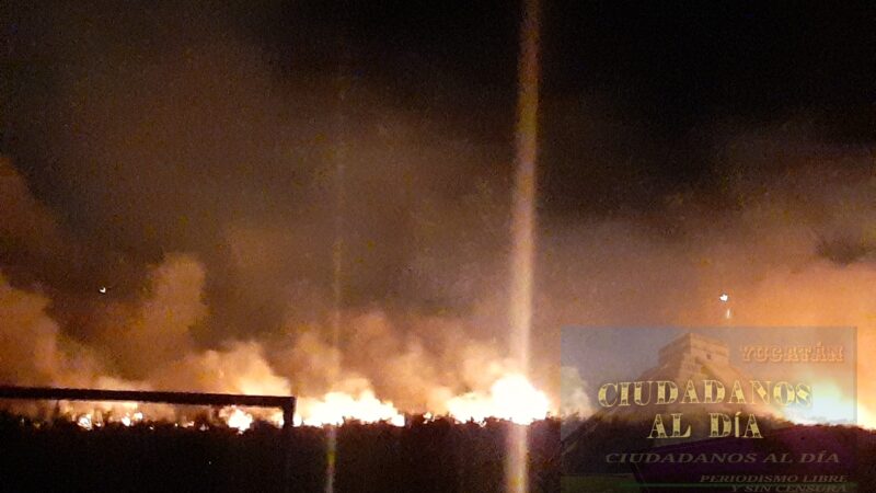 Se incendia misteriosamente el campo de fútbol a un costado de la iglesia de Dzidzantún.