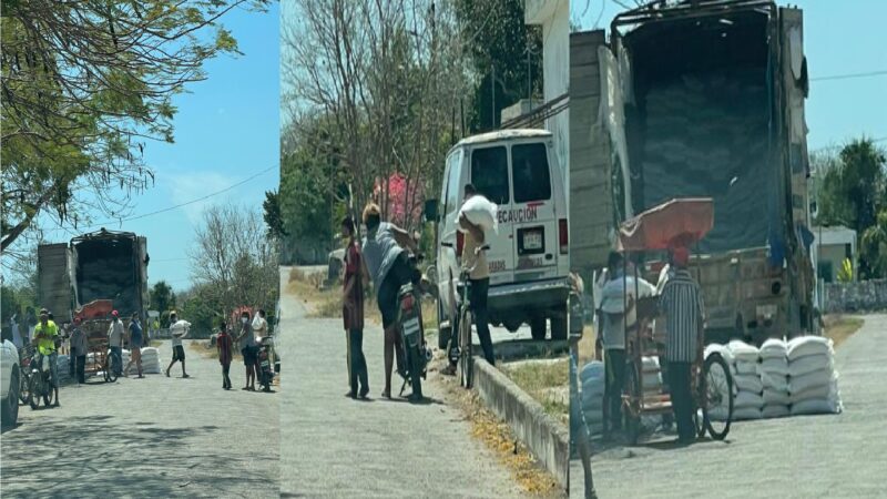 El alcalde de Motul reparte maíz en comisarías y dice que es el gallo del gobernador