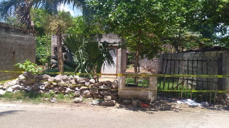 Encuentran a su vecino muerto en Chemax, estaba tirado en el patio de su casa.