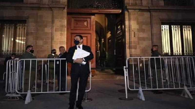 AMLO no recibió a Silvano Aureoles, lo dejo en la puerta de Palacio Nacional