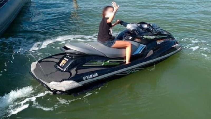 Agentes de la SSP recuperan moto acuática reportada como desaparecida.