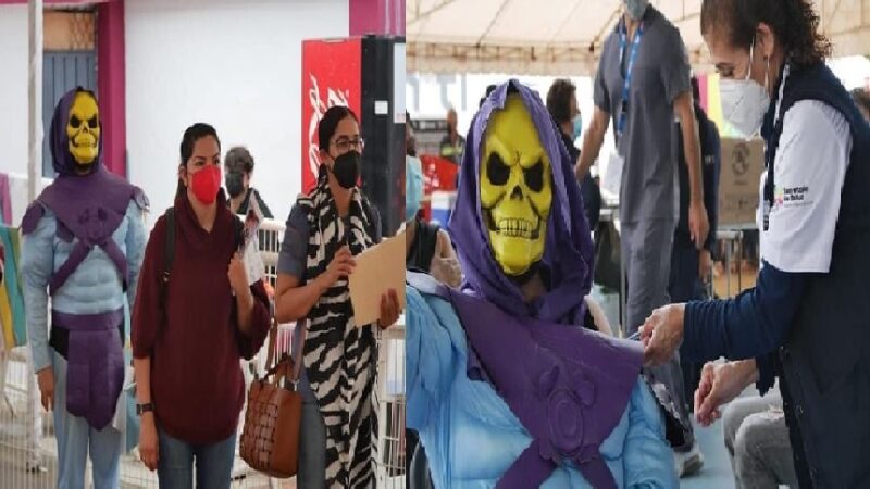 El Skeletor de Morelia, en Michoacán se vacunó contra el Covid- 19.