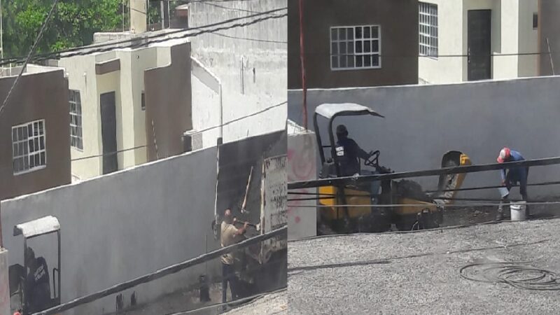 Personal de Obras Públicas de Progreso pavimenta estacionamiento de un político