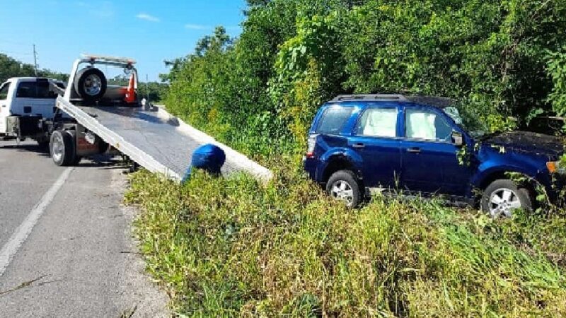 Evita chocar contra otro vehículo, pero se sale de la carretera Tizimín- Valladolid