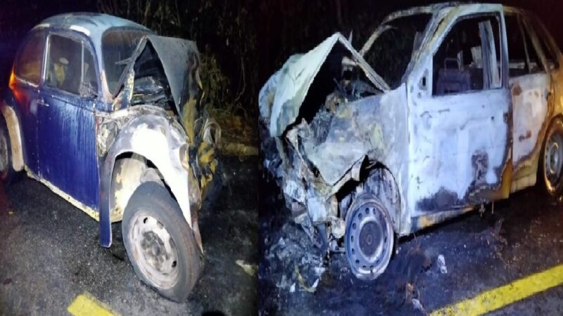 Dos Volkswagen chocan y se incendian en de la Caleta de Progreso