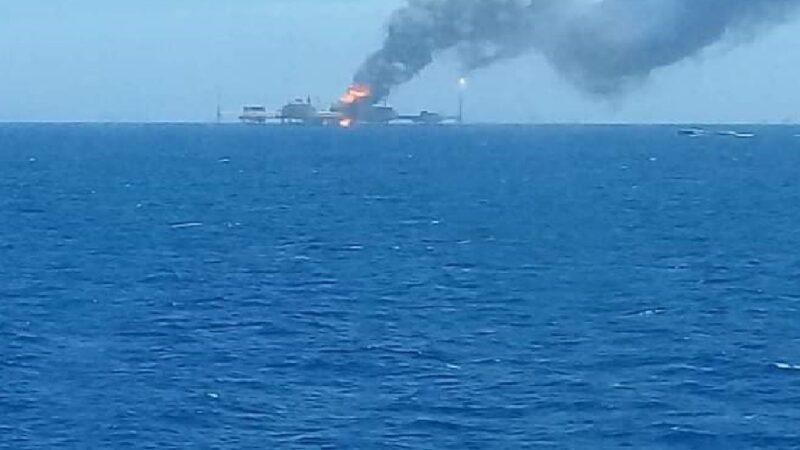 EXPLOTA LA PLATAFORMA PETROLERA KU-ALFA EN LA SONDA DE CAMPECHE.