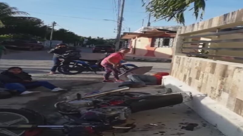 Aparatoso choque deja a dos motociclistas lesionados en Motul