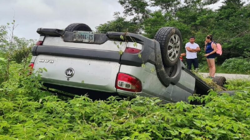 Un par de novios se salvan de morir en aparatosa volcadura en Hunucmá