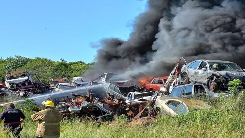 Se quema depósito de vehículos de la empresa ‘Grúas Jaswor’ en Kanasín