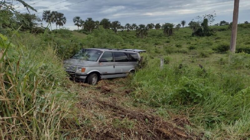 Cae dentro de un bache y se sale de la carretera en la vía Tizimín- Colonia Yucatán.