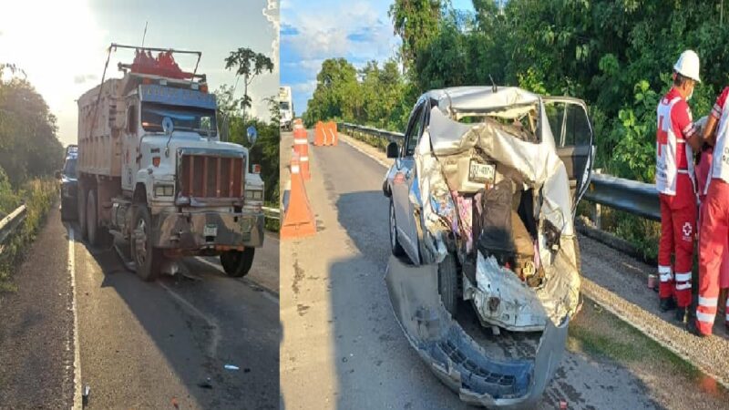 Volquetero le destroza el trasero a un Nissan Tiida, en la vía Mérida- Cancún