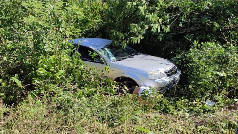 Se sale de la carretera y abandona si vehículo en la vía Xcalacopp-Piste