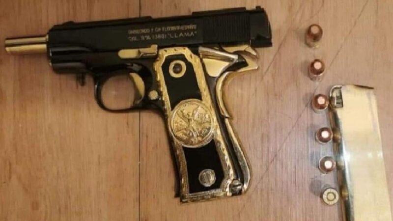 Narco olvida su pistola bañada en oro en Liverpool